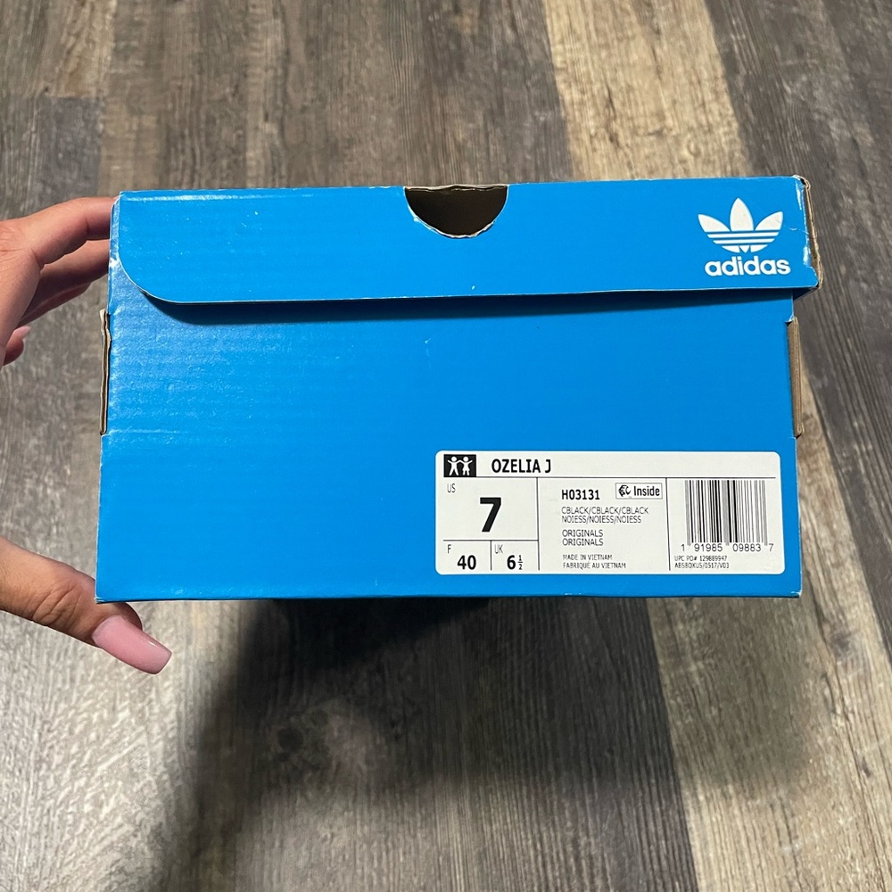 Adidas Ozelia Sneakers